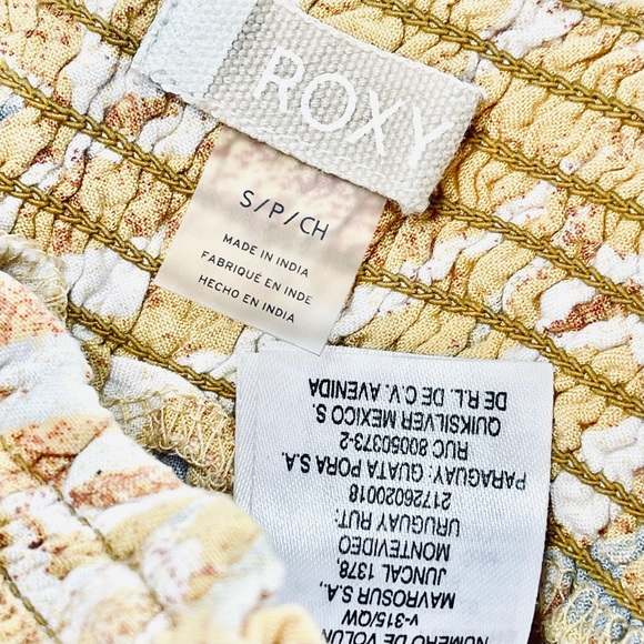 Summer Outfit Yellow Roxy Shorts & White Crop Top - Picture 7 of 12